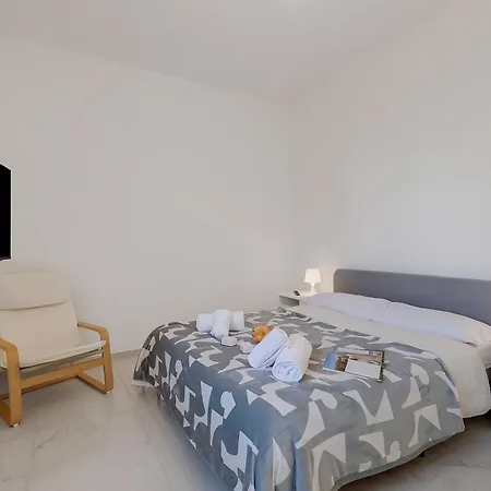 Boccaccio - Flat With Balcony, Near Marina & - Happy Daire